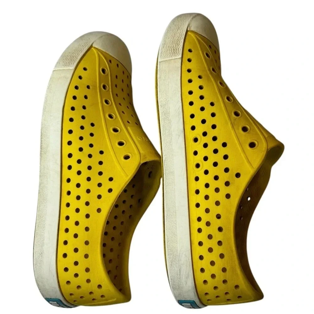 Native‎ Jefferson Yellow shoes. Size J4